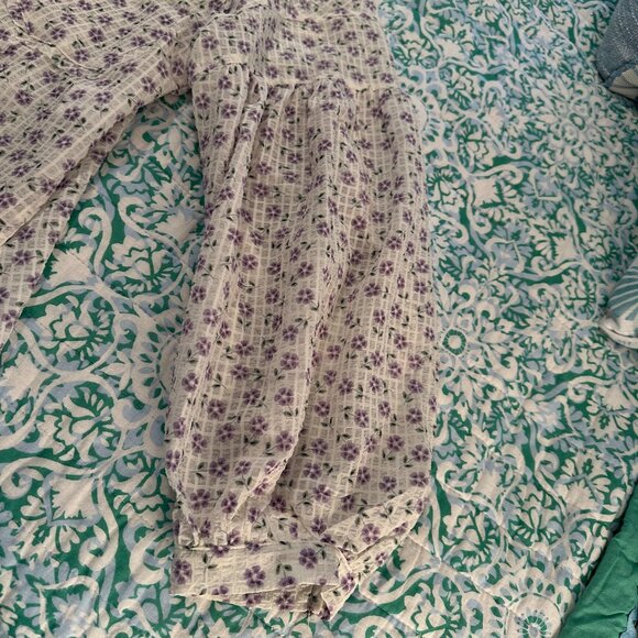 Listiel Long Sleeve Wome's Button Down Oversized Top with Lavender Flowers Sz S - Picture 2 of 8